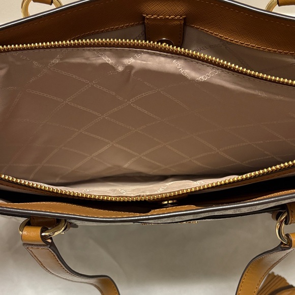 Michael Kors Tan and Cream Signature Tote - Picture 4 of 9